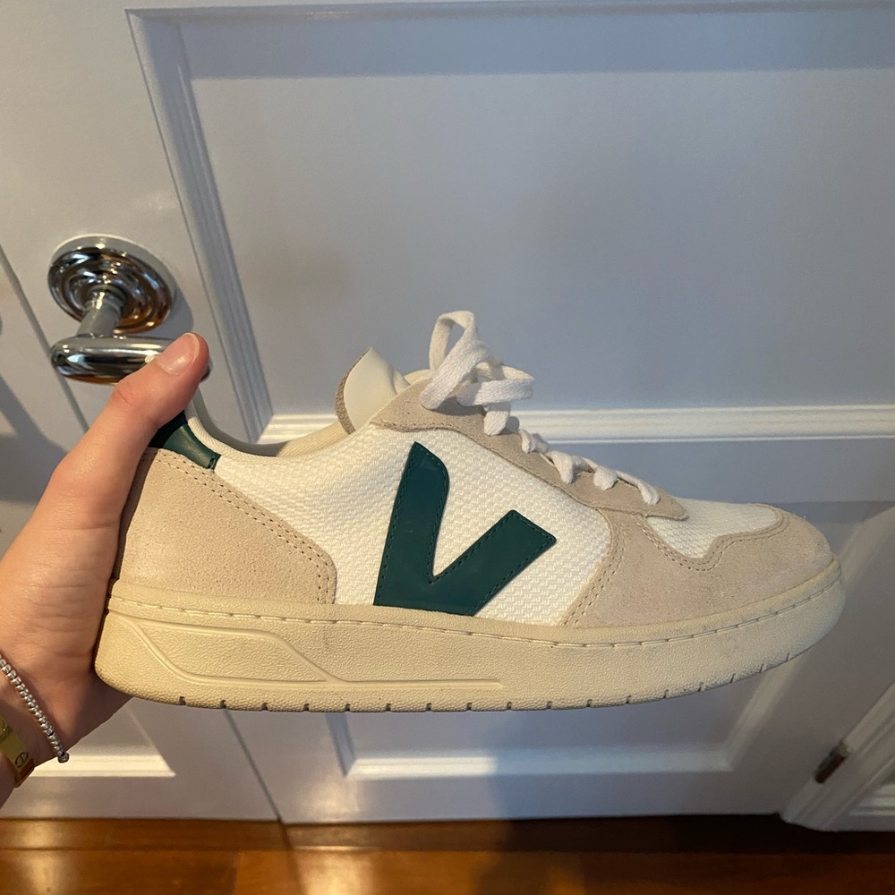 Veja V-10 in white/Brittany